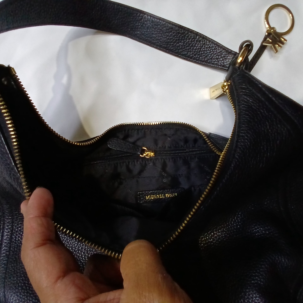Michael Kors Black Leather Hobo Bag with Slouchy Silhouette - Picture 10 of 12